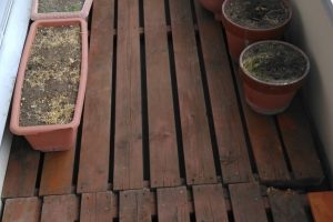 木製スノコにガードラックラテックスを塗る！！